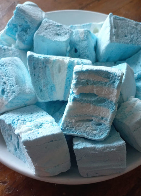 Blauwe bes 'berrylicious' marshmallows
